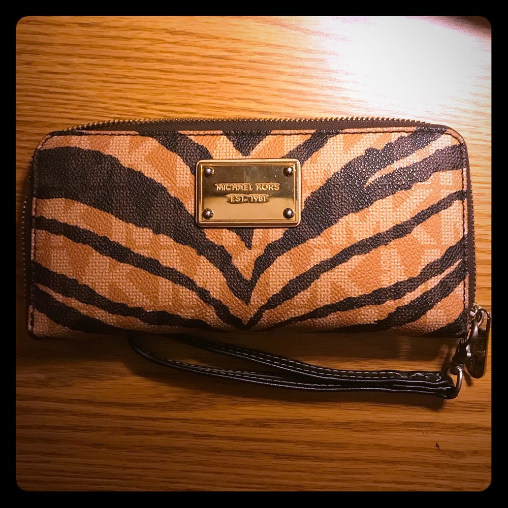 ❤️Michael Kors tiger stripped wallet❤️